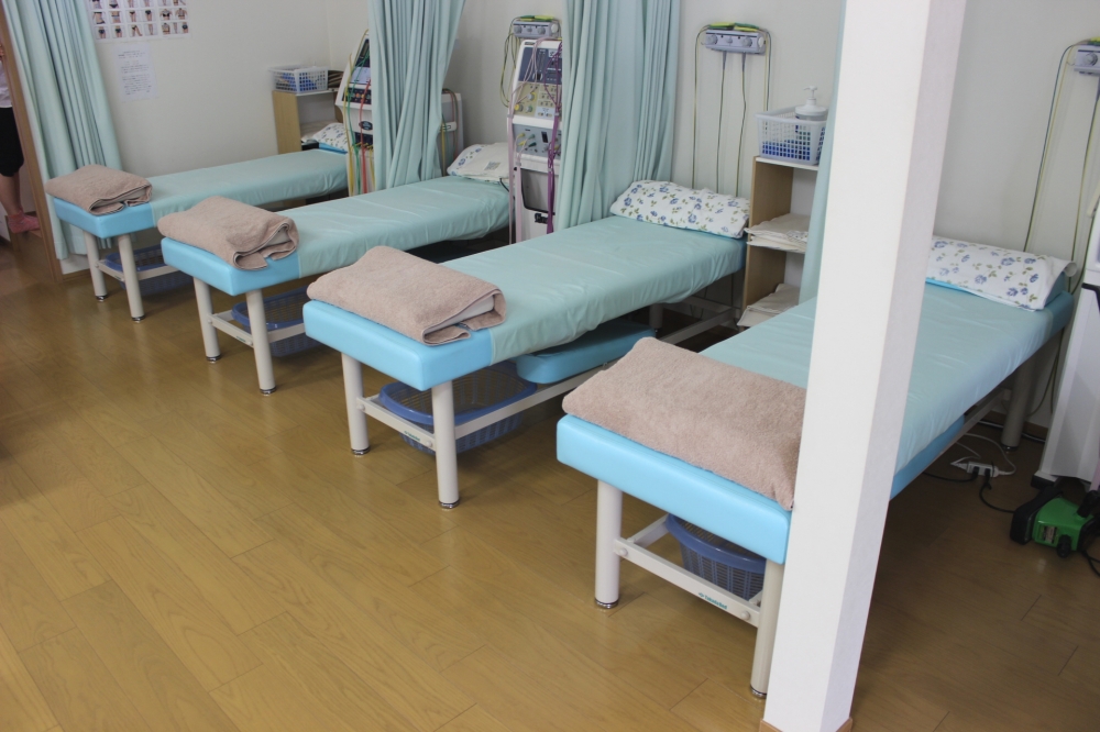 久保名倉堂整骨院 施術室