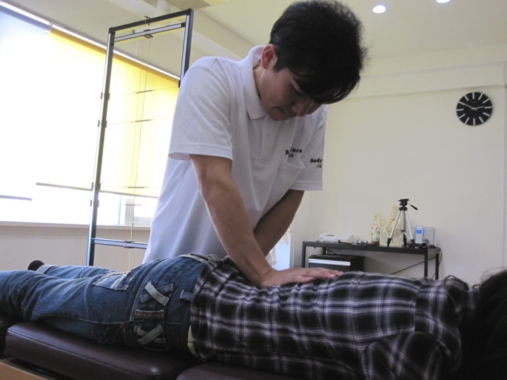 大阪梅田の姿勢矯正専門 Body Cure 施術