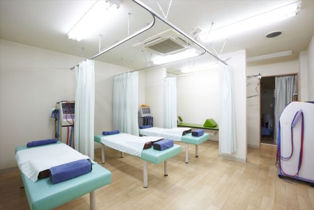クローバー接骨院：施術室